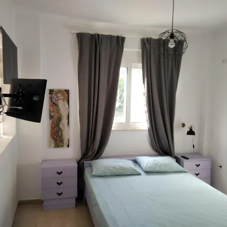 Cozy In The Suburbs Holiday home *
